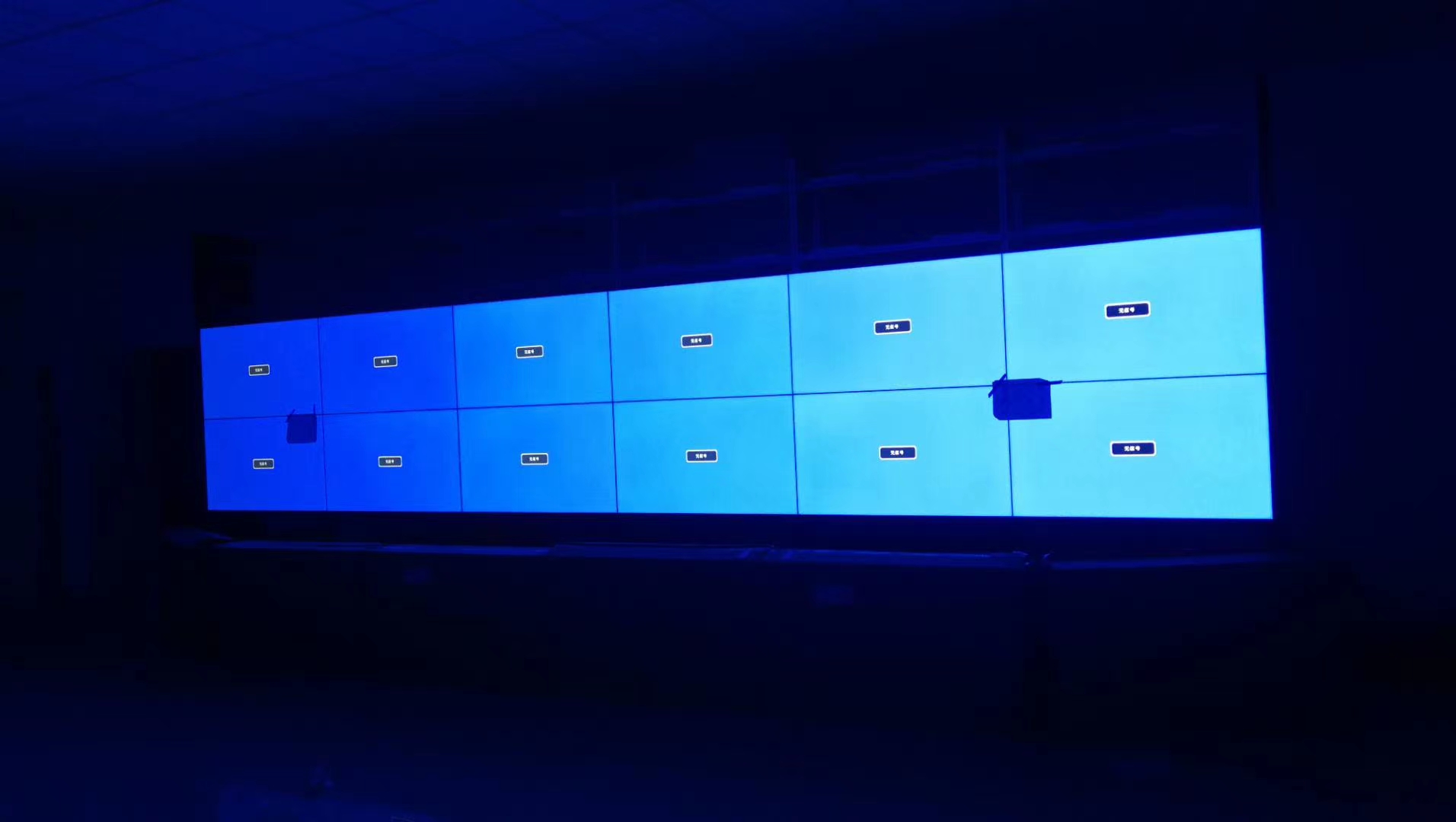 舞蹈班机柜式无缝液晶拼接墙(图1)